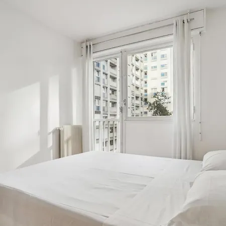 아파트 And Bright Flat Near Eiffel Tower